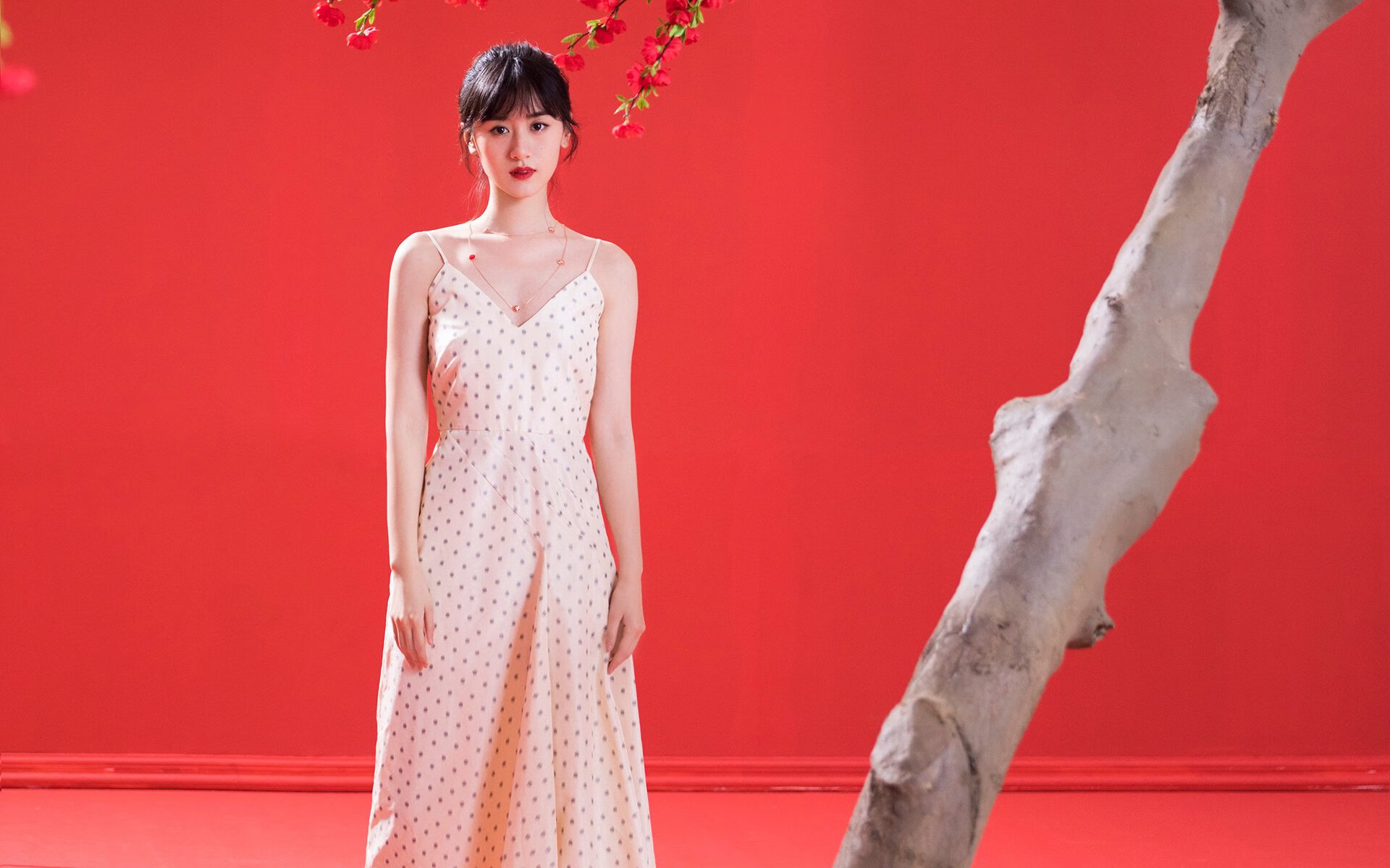中国女泳新星首次亮相即夺冠，中国游泳女选手泳装