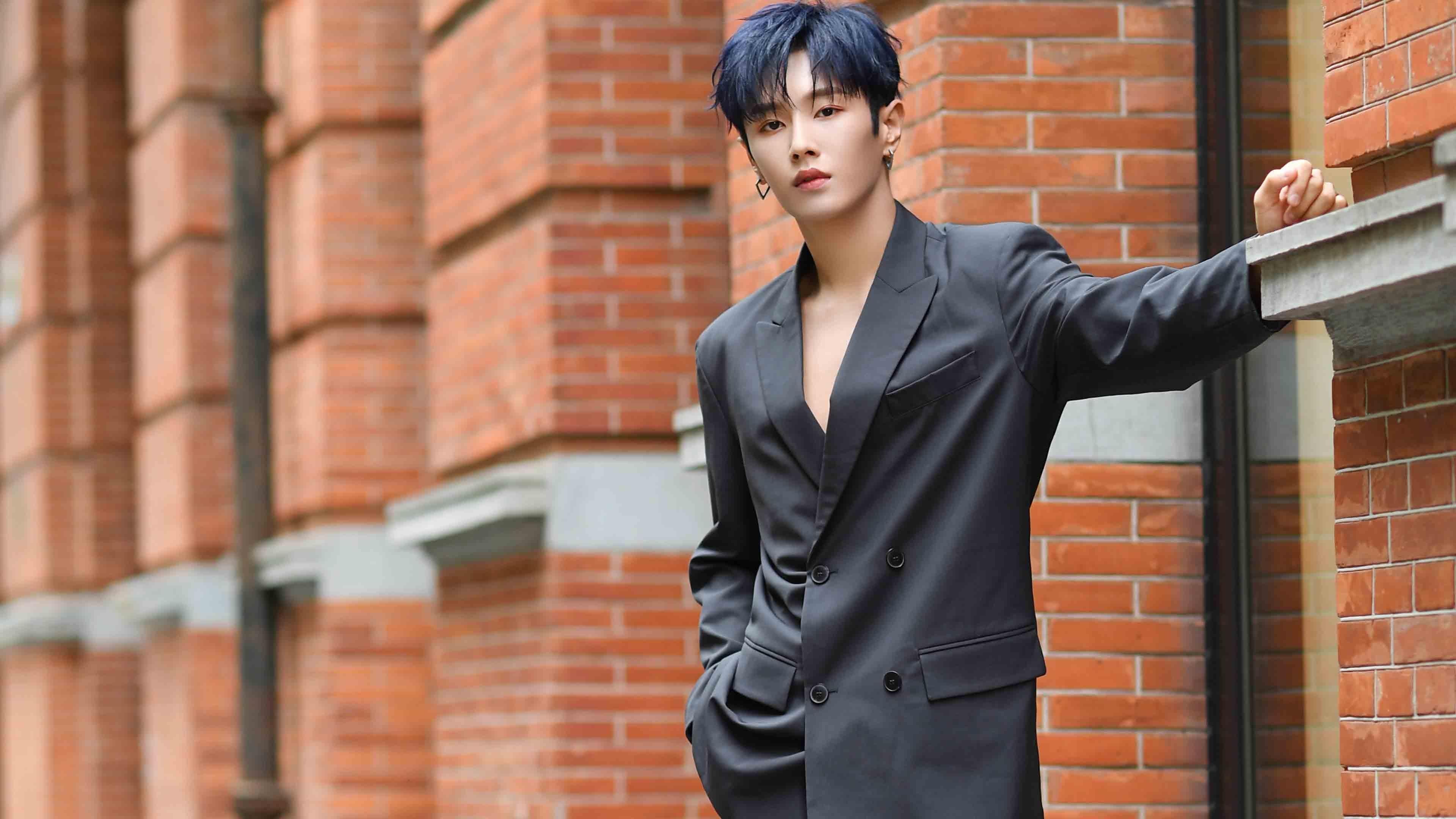 数字科技让足球比赛现场观众体验更丰富，互动性增强，数字智能足球