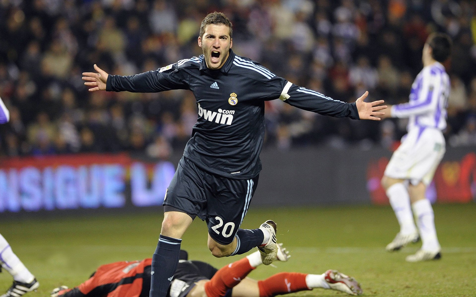 爱游戏在线登录入口-法甲新秀崛起：未来领袖大展身手！，法甲新logo