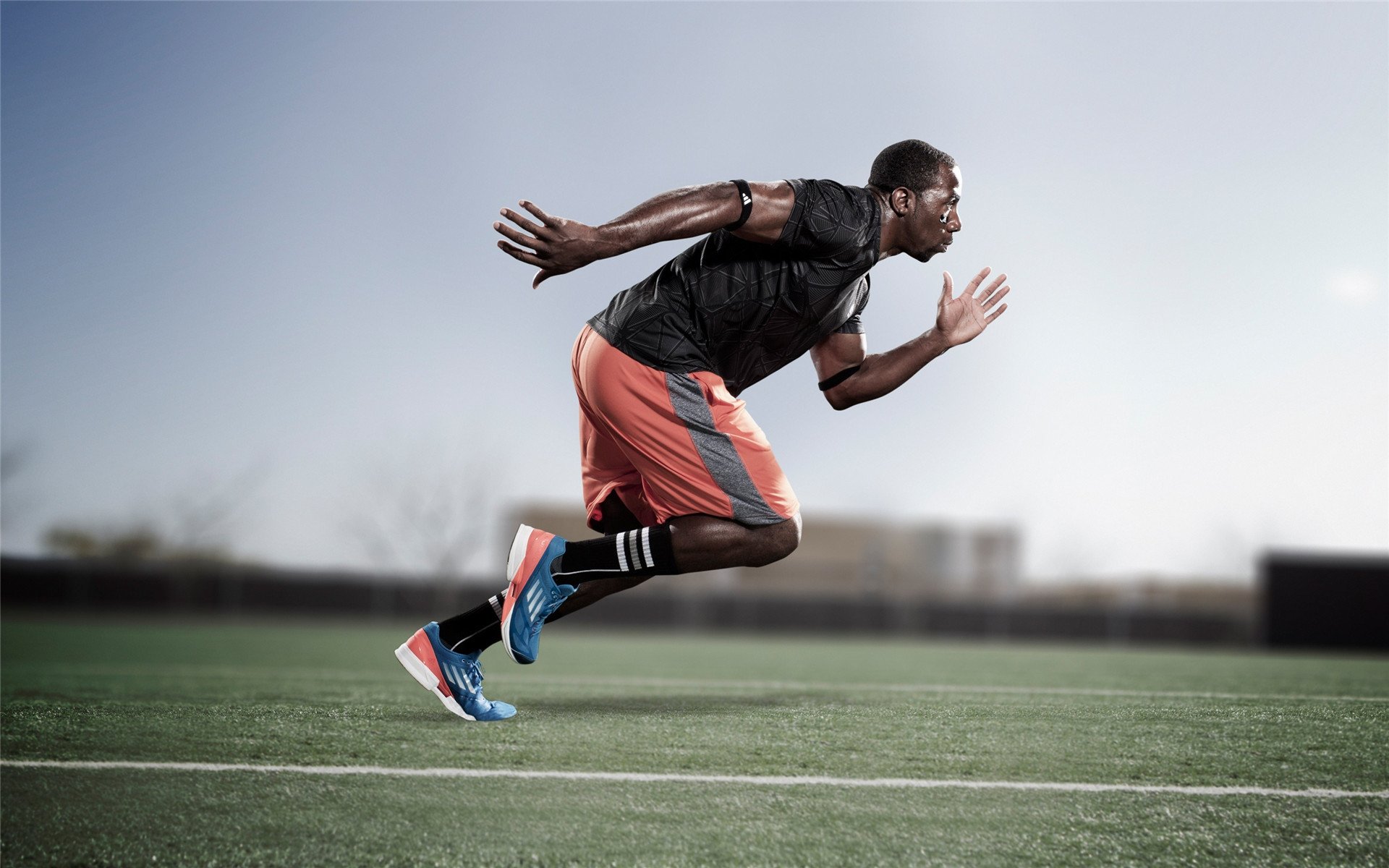 “青训营副教材发布，全面提升少年足球技术”，青少年足球技术基础训练图解pdf