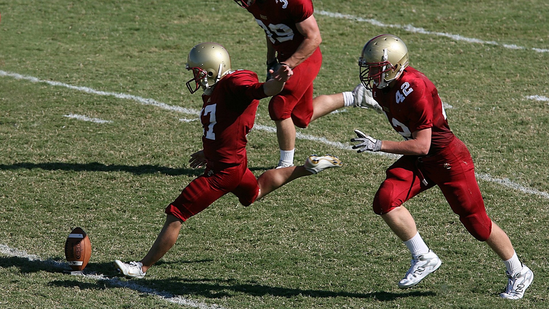 爱游戏体育在线app-田径项目试行电子辅助判罚，首次应用获好评，田径比赛电子设备